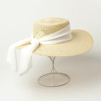 2023 Luxo Designer Chapéu de Palha para as Mulheres Esculpidas Flores Aba Larga Chapéus de Sol Artesanais Fita de Verão Senhoras Chapéu Derby Hat